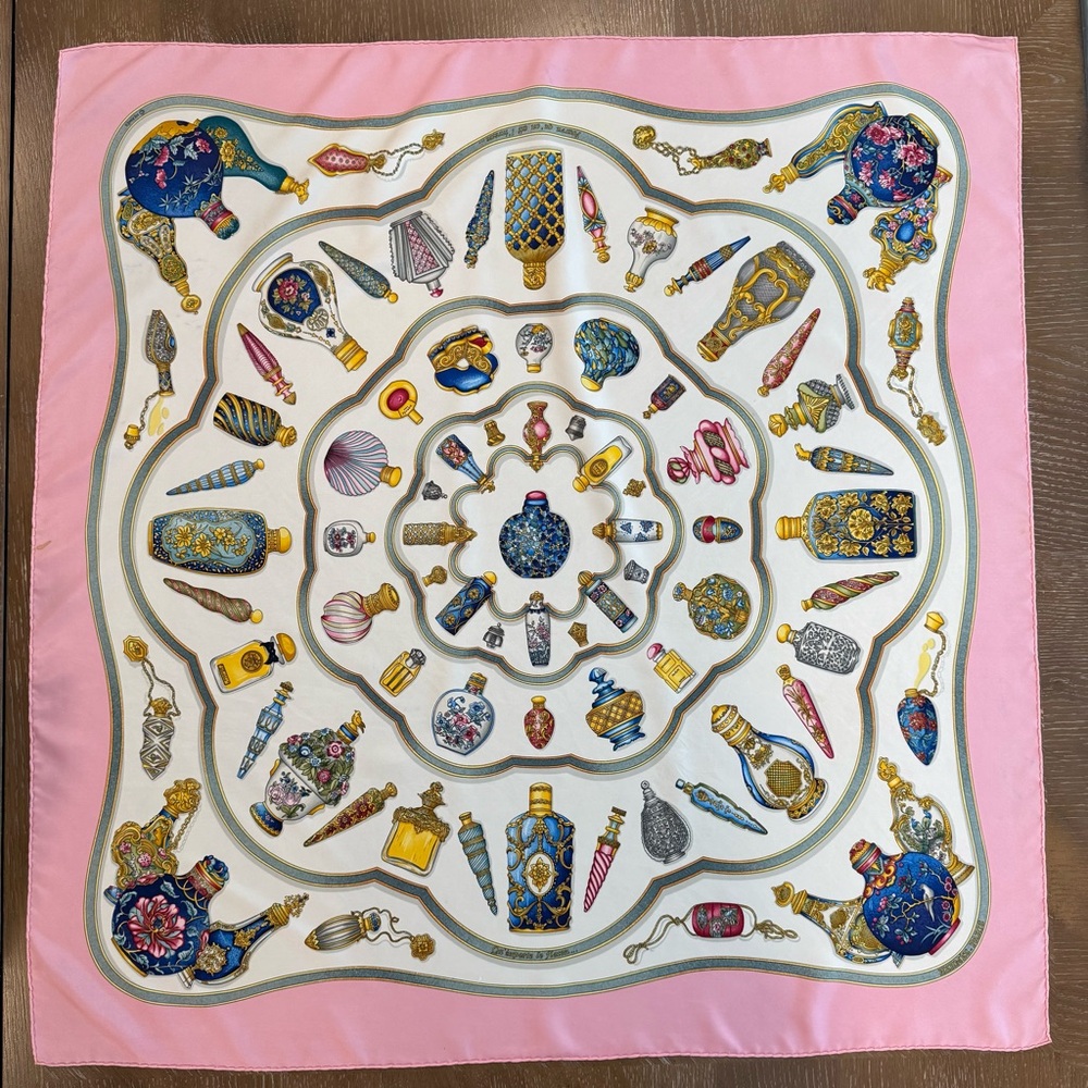 HERMES Qu 'importe le flacon Carre 90 Silk 100% Scarf Multicolor